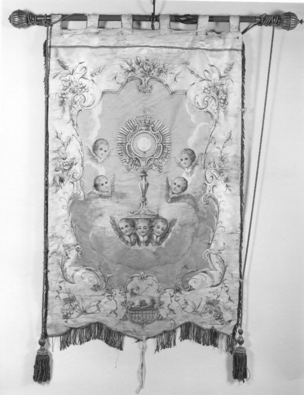 angeli adoranti il calice eucaristico (dipinto) - manifattura italiana (ultimo quarto sec. XIX)