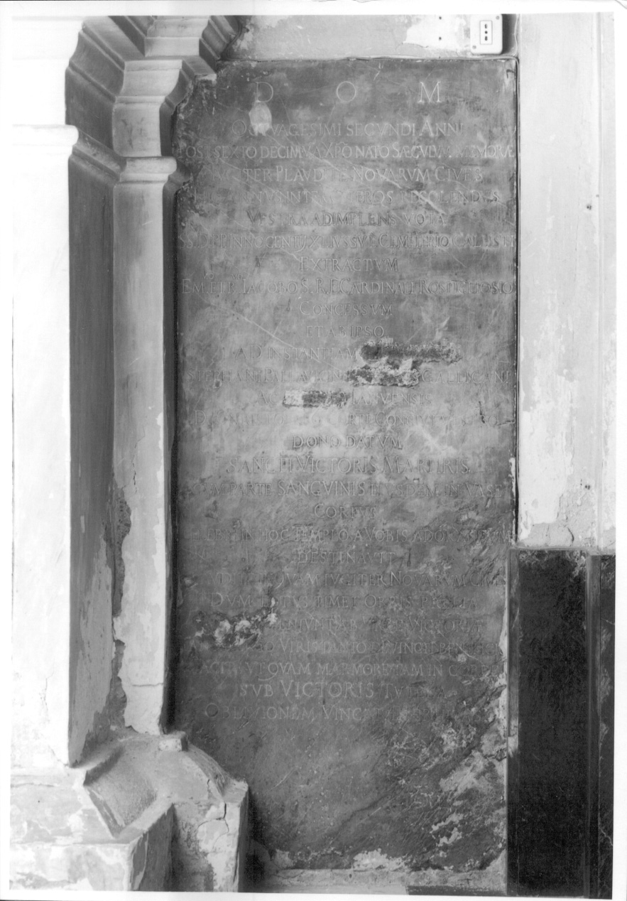 lapide commemorativa, opera isolata - ambito piemontese (ultimo quarto sec. XVII)
