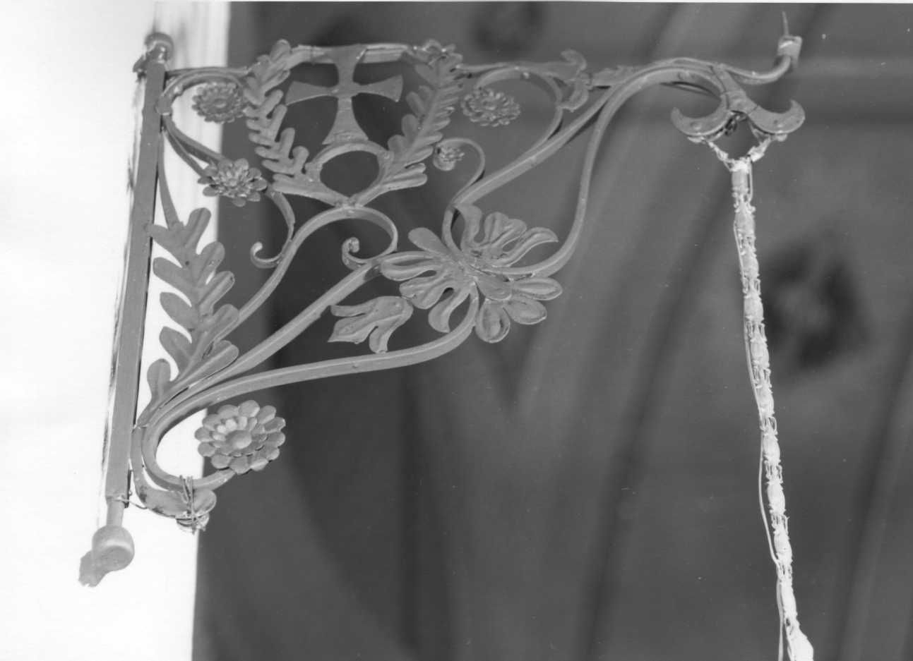 emblema della Confraternita di San Carlo (braccio portalumi da chiesa, serie) - produzione piemontese (metà sec. XIX)
