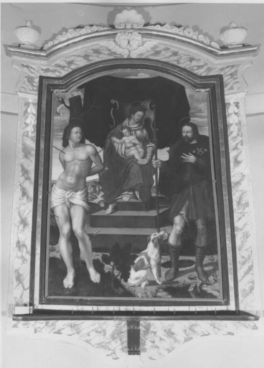 Madonna con Bambino, San Sebastiano e San Rocco (dipinto, opera isolata) di Crespi Scipione (ultimo quarto sec. XVI)