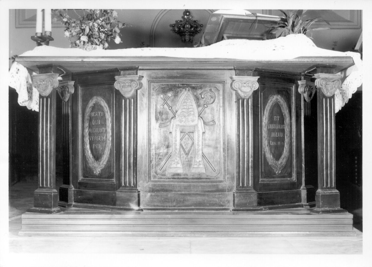 insegne episcopali (altare maggiore, opera isolata) - bottega doglianese (secondo quarto sec. XIX)