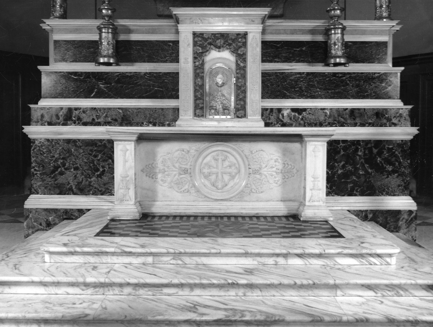 STEMMA DELL'ORDINE MAURIZIANO (altare maggiore, opera isolata) di Gaggini Giuseppe, Costa Paolo (metà sec. XIX)