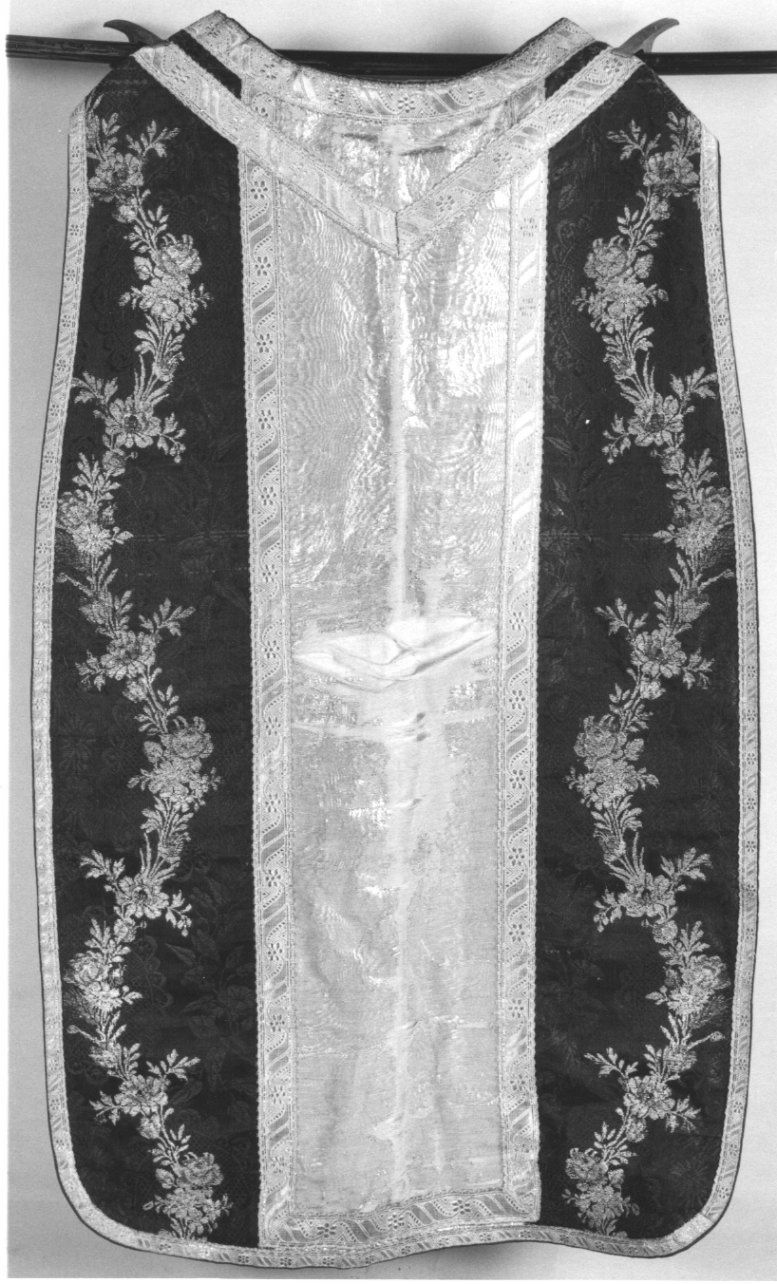 paramento liturgico, insieme - manifattura Italia settentrionale (fine/inizio secc. XIX/ XX)