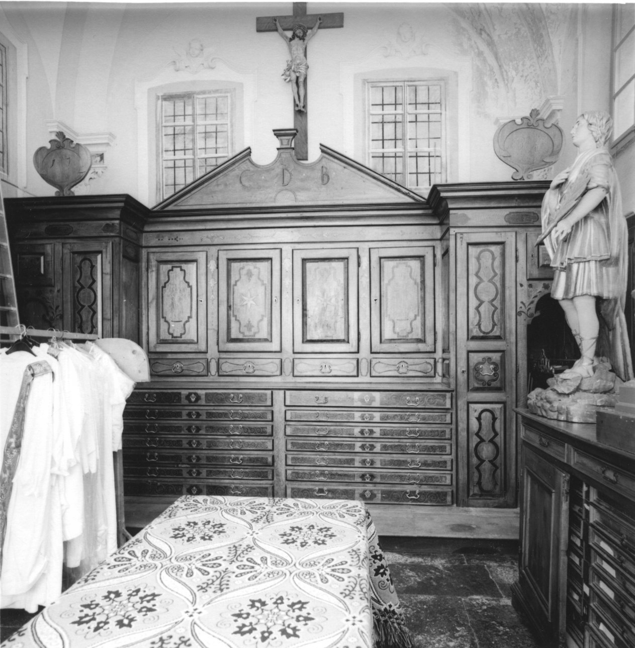armadio da sacrestia, opera isolata - bottega ossolana (secondo quarto sec. XVIII)