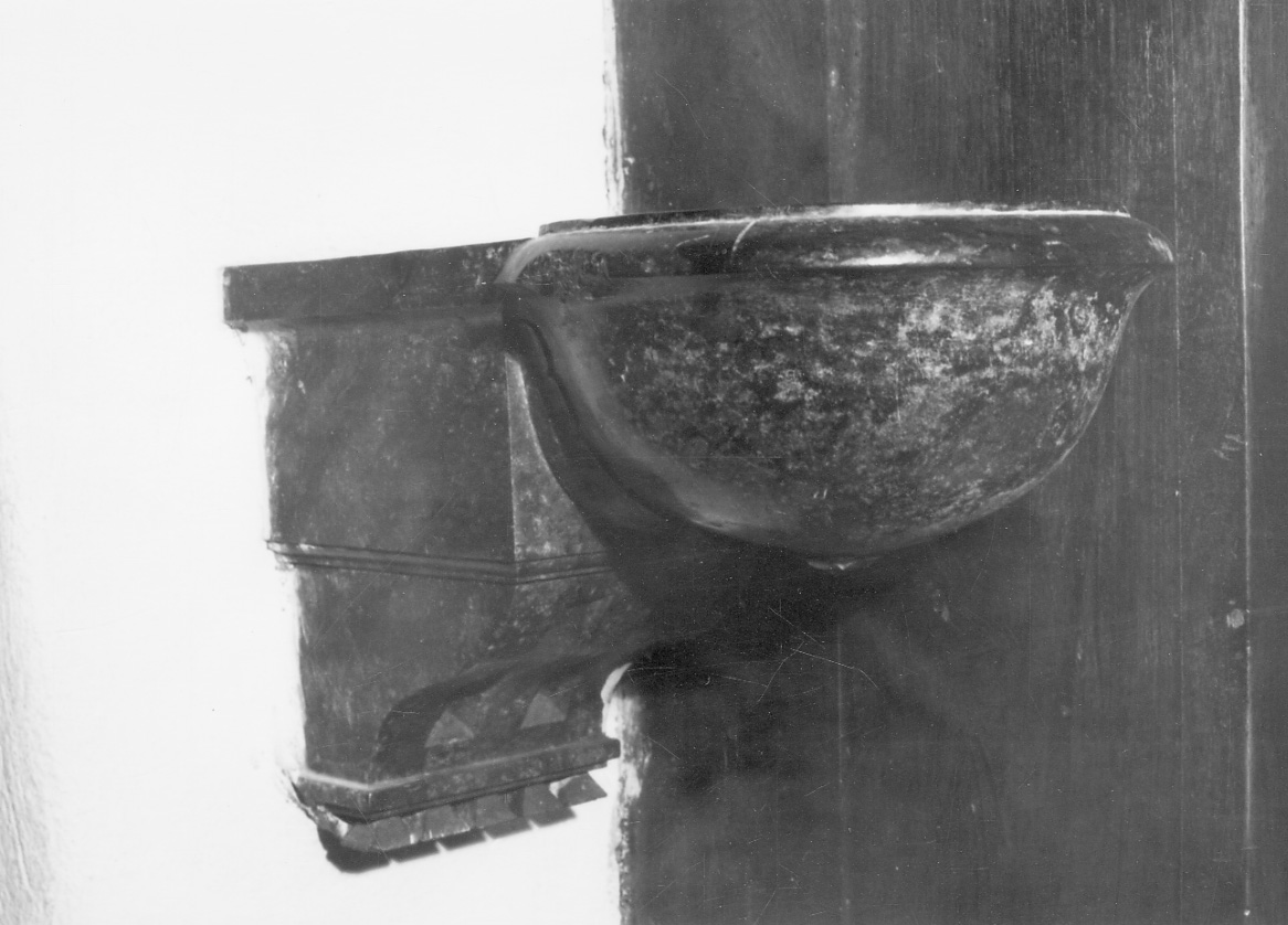 acquasantiera da parete, opera isolata - bottega ortese (seconda metà sec. XVII)