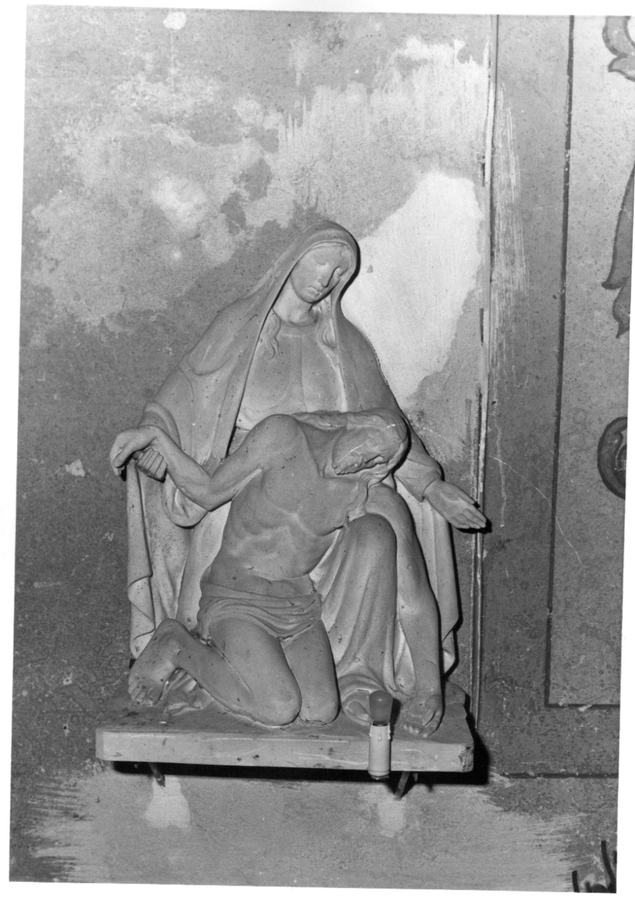 Pietà (gruppo scultoreo, opera isolata) - produzione italiana (prima metà sec. XX)