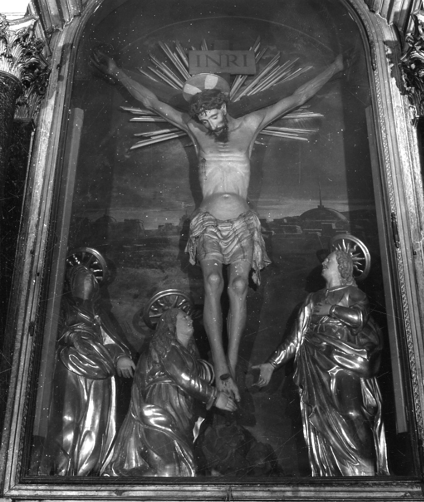 Cristo crocifisso con la Madonna, Santa Maria Maddalena e San Giovanni Evangelista (gruppo scultoreo, insieme) - ambito lombardo (prima metà sec. XVI, sec. XVII)