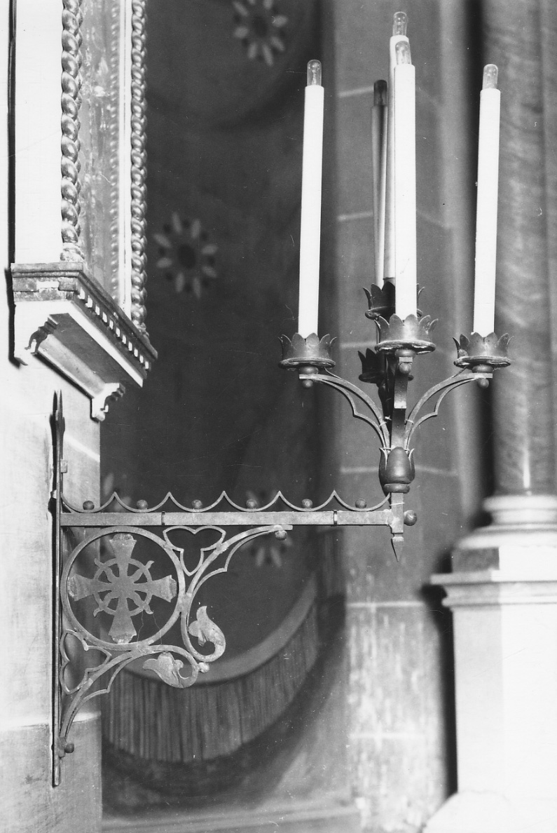 candeliere da parete di chiesa, serie - ambito piemontese (prima metà sec. XX)