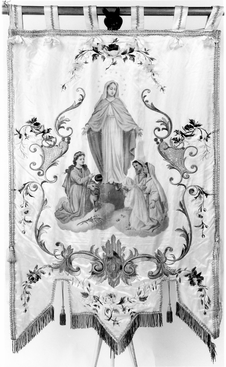 Madonna Immacolata con Sant'Agnese e Figlie di Maria (stendardo processionale, opera isolata) - manifattura italiana (primo quarto sec. XX)