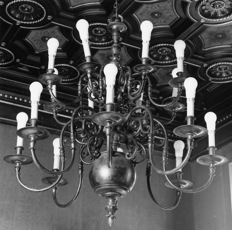 lampadario - a bracci, opera isolata - produzione Italia settentrionale (?) (fine/inizio secc. XIX/ XX)