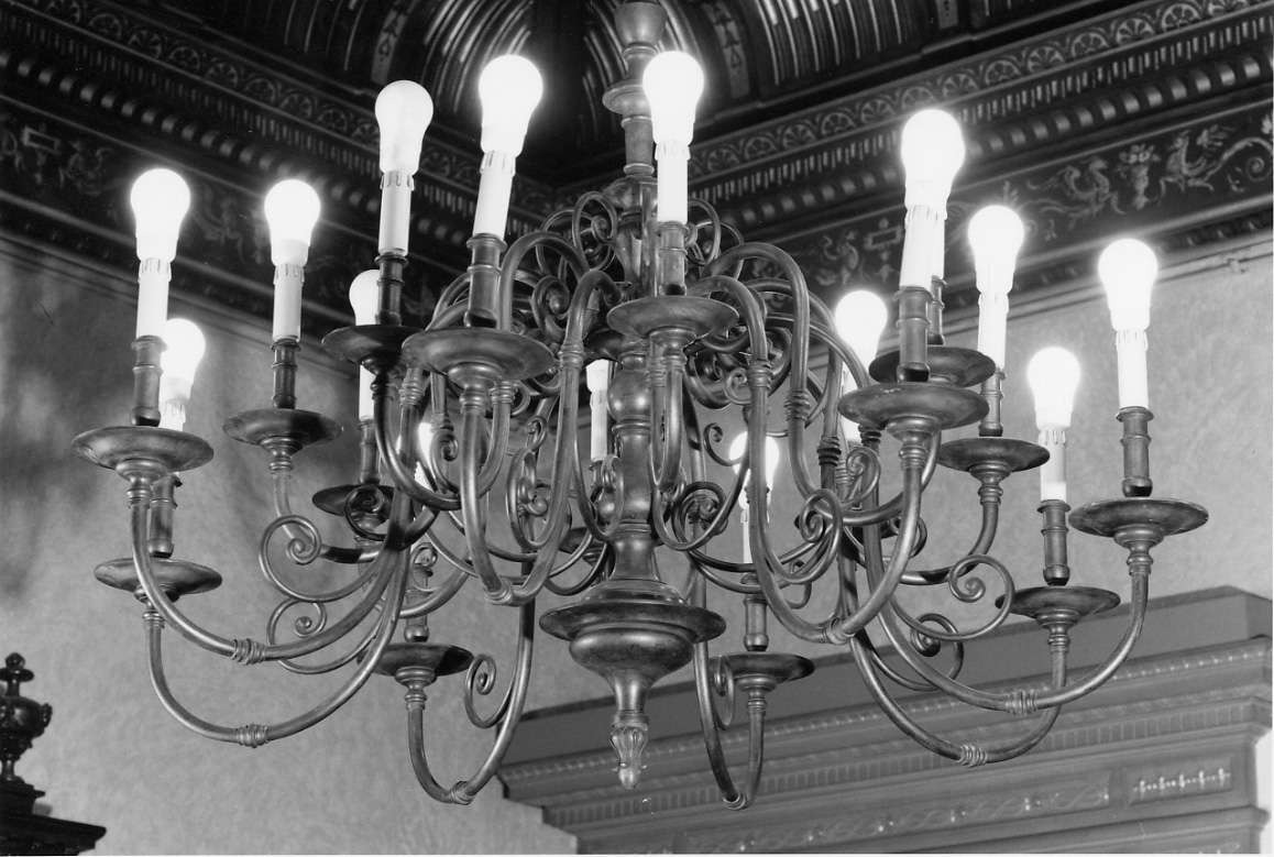 lampadario - a bracci, opera isolata - produzione Italia settentrionale (fine/inizio secc. XIX/ XX)