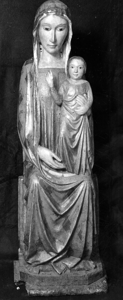 Madonna con Bambino (scultura, opera isolata) di Maestro della Santa Caterina Gualino (attribuito) (secondo quarto sec. XIV)