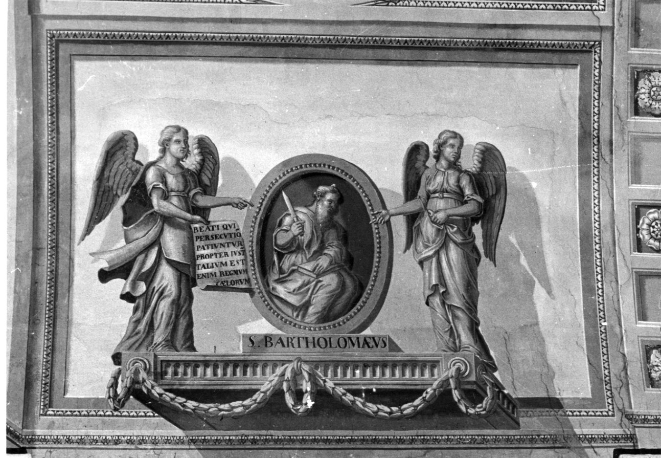 angeli reggenti un tondo con San Bartolomeo (decorazione pittorica, elemento d'insieme) di Costanzo di Moncalvo (secondo quarto sec. XIX)
