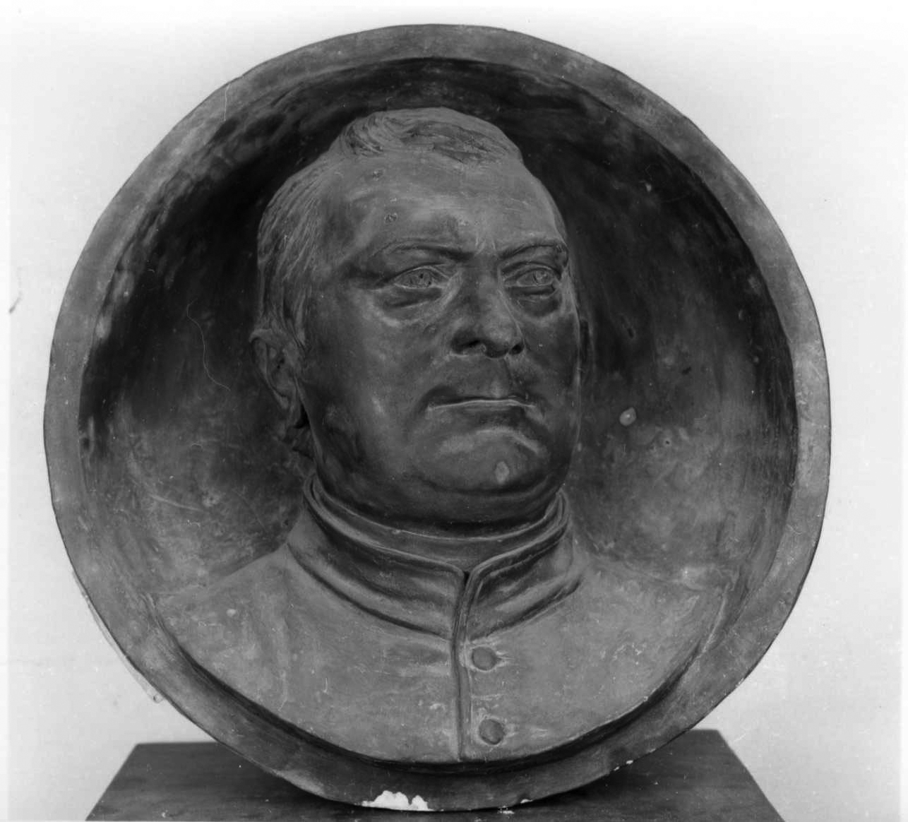 busto ritratto di Giuseppe Onesti (rilievo, elemento d'insieme) - bottega piemontese (ultimo quarto sec. XIX)