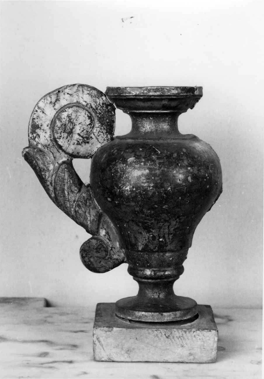 vaso d'altare con composizione floreale, serie - bottega piemontese (metà sec. XVIII)