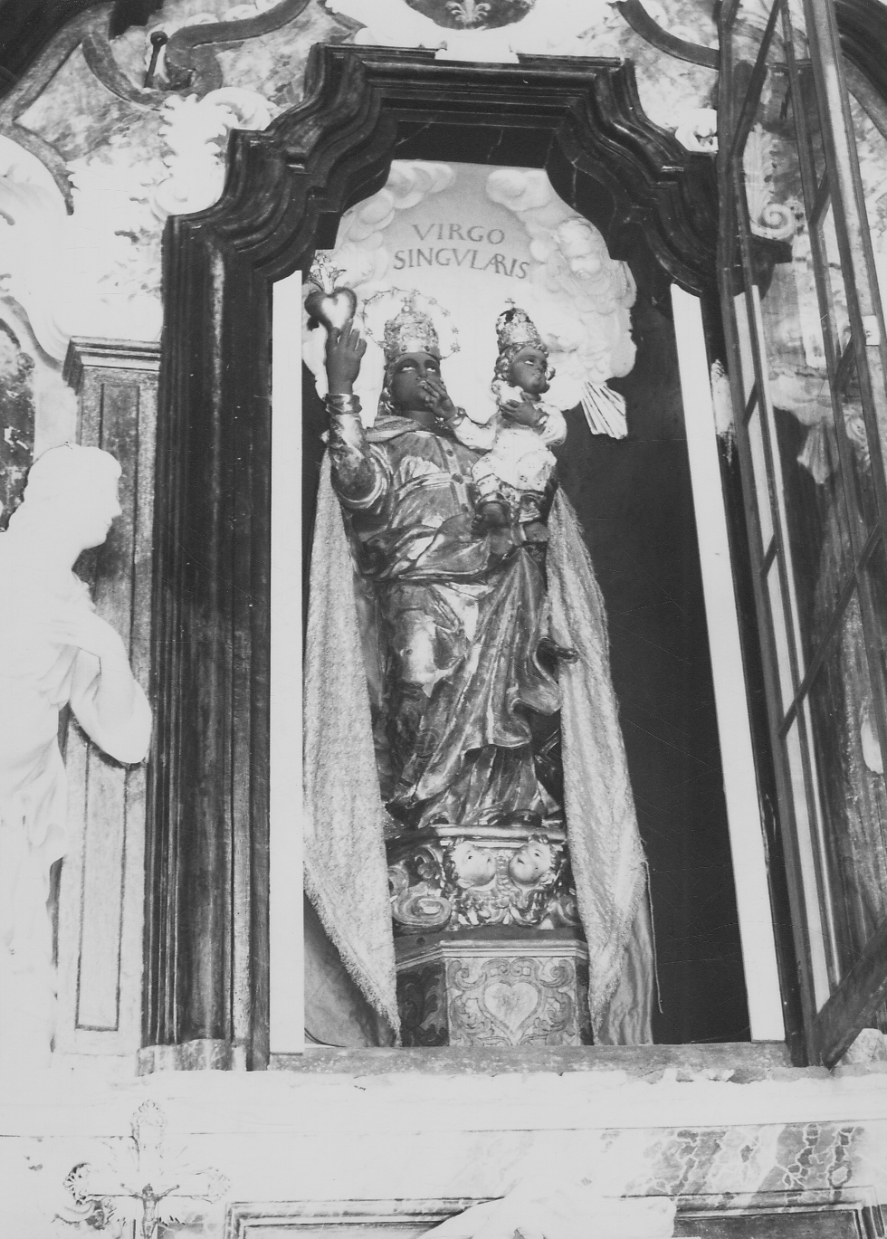 Madonna di Oropa con il Bambino (statua, opera isolata) - bottega vercellese (prima metà sec. XVIII)