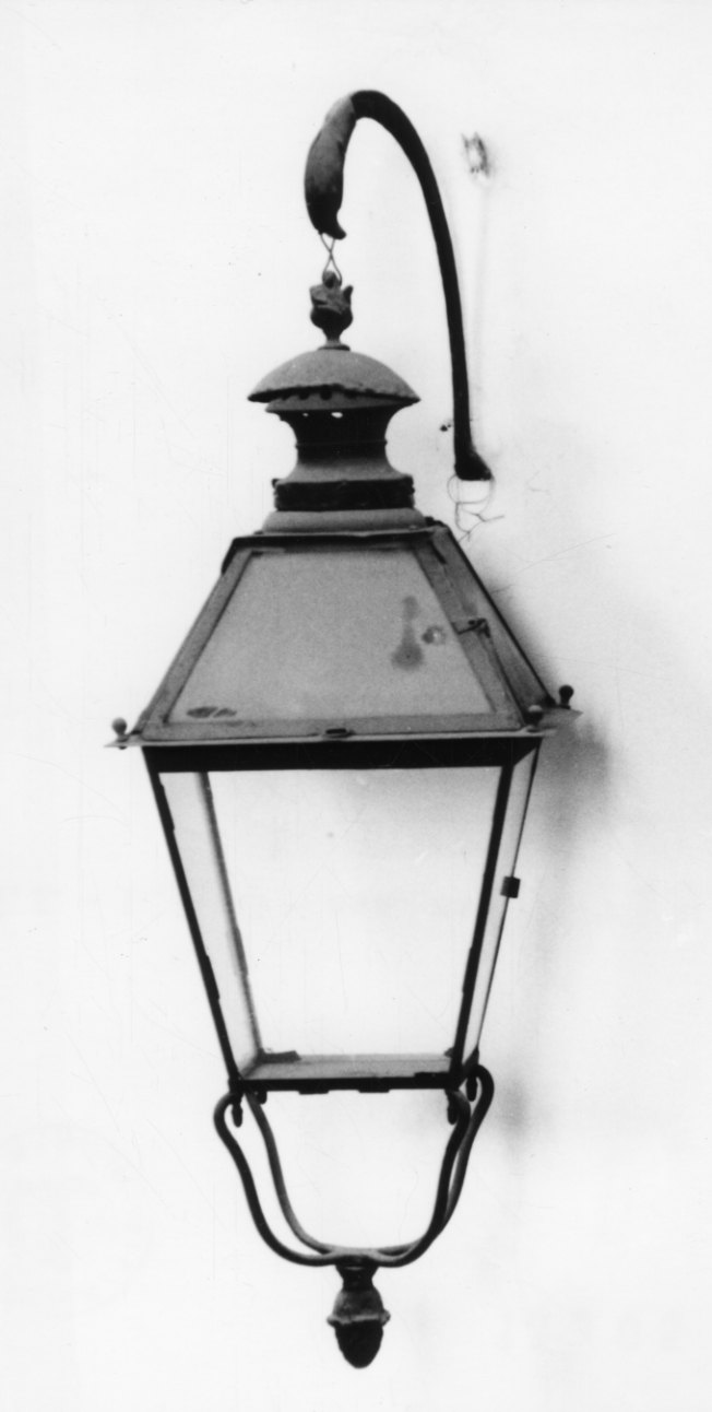 lampada - a muro, opera isolata - bottega lombardo-piemontese (sec. XIX)