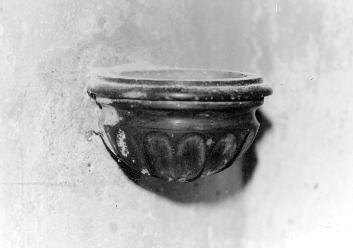 acquasantiera da parete, opera isolata - bottega lombardo-piemontese (sec. XVII)