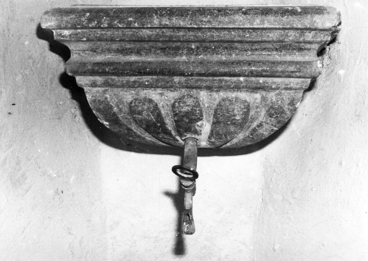 lavabo da sacrestia, opera isolata - bottega biellese (secondo quarto sec. XVIII)