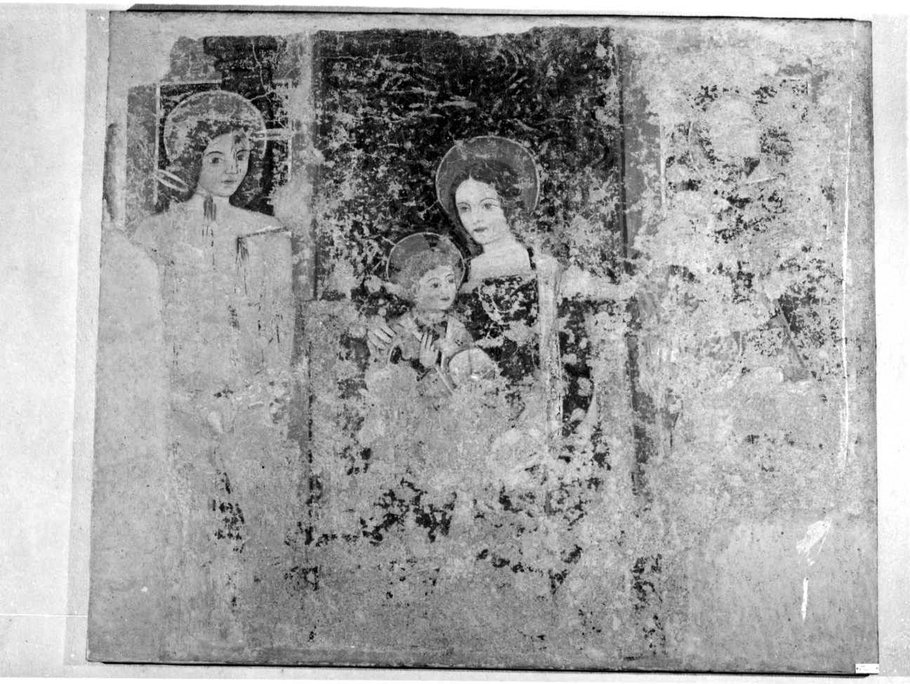 Madonna con Bambino tra San Sebastiano e San Fabiano (dipinto, opera isolata) di Gaspare da Ponderano (seconda metà sec. XV)