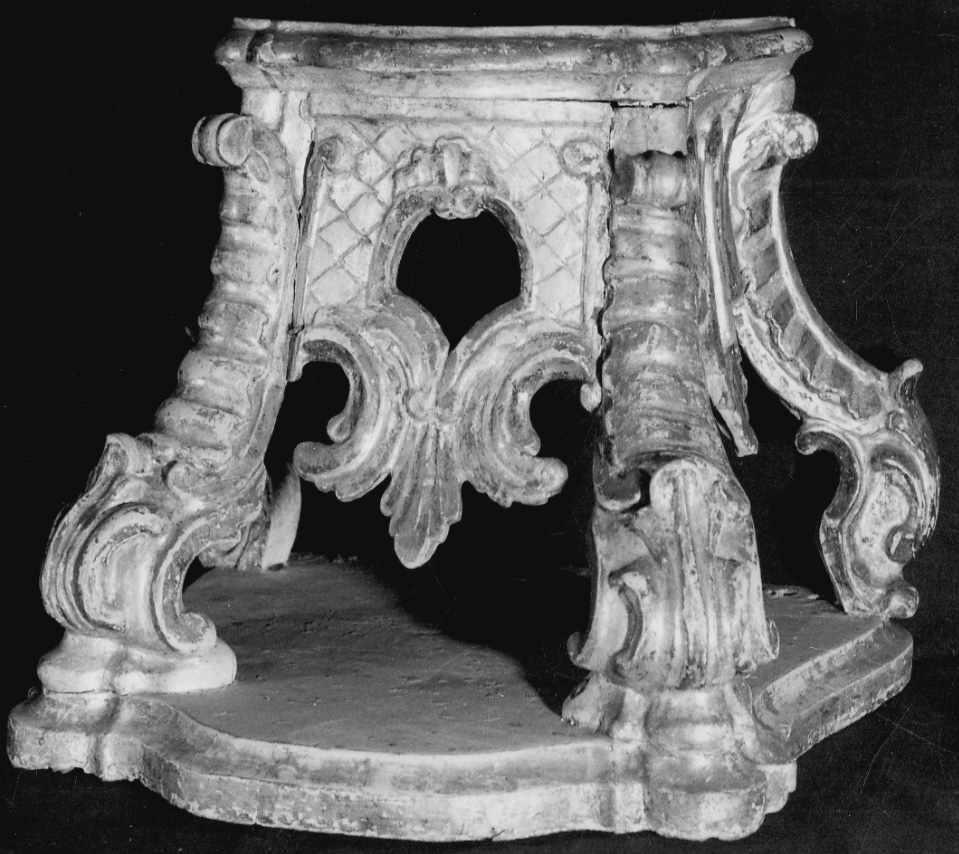 base per croce d'altare, opera isolata - bottega biellese (fine/inizio secc. XVII/ XVIII)