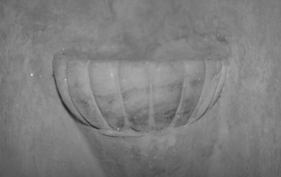 acquasantiera da parete, opera isolata - bottega piemontese (primo quarto sec. XVII)