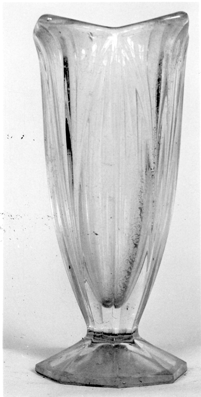 vaso da fiori, opera isolata - produzione italiana (prima metà sec. XX)