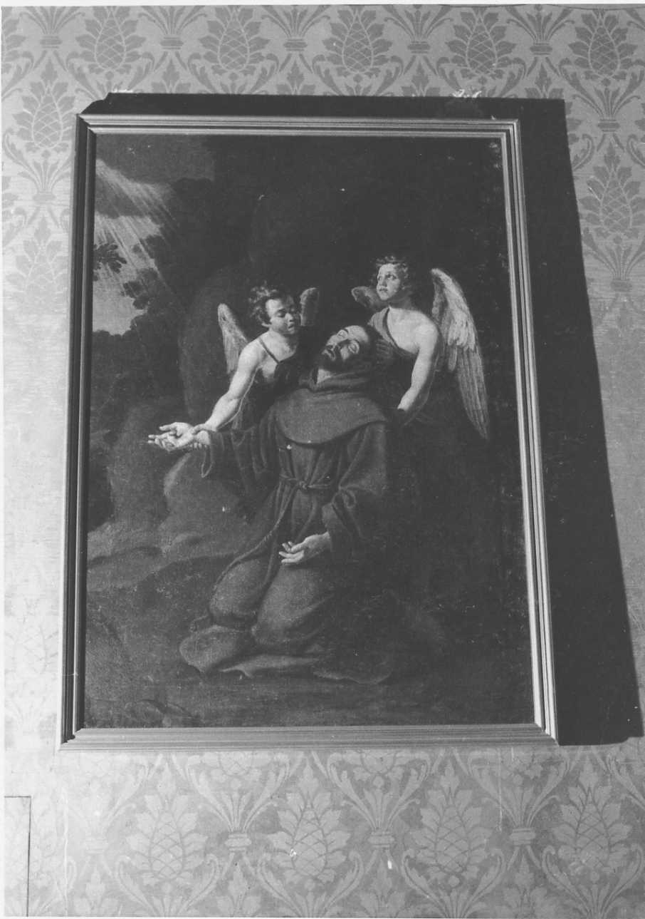 San Francesco d'Assisi stimmatizzato sostenuto da due angeli (dipinto, opera isolata) di Claret Giovanni (attribuito) (sec. XVII)