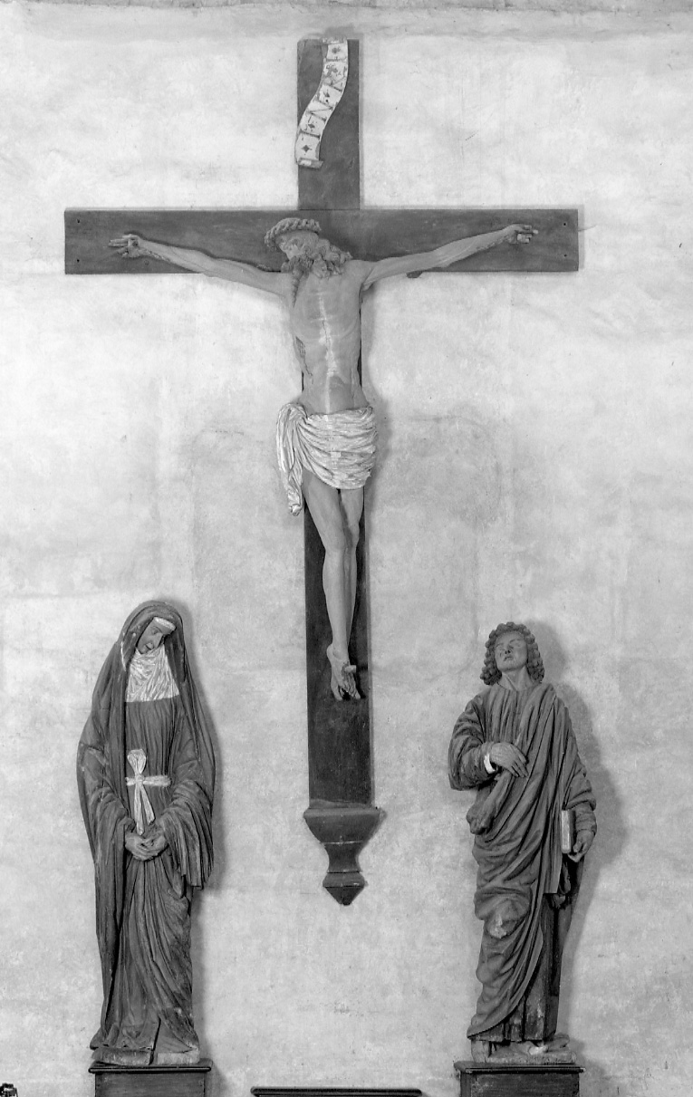 crocifissione di Cristo con la Madonna e San Giovanni Evangelista (gruppo scultoreo, insieme) - ambito franco-tedesco (primo quarto sec. XVI)