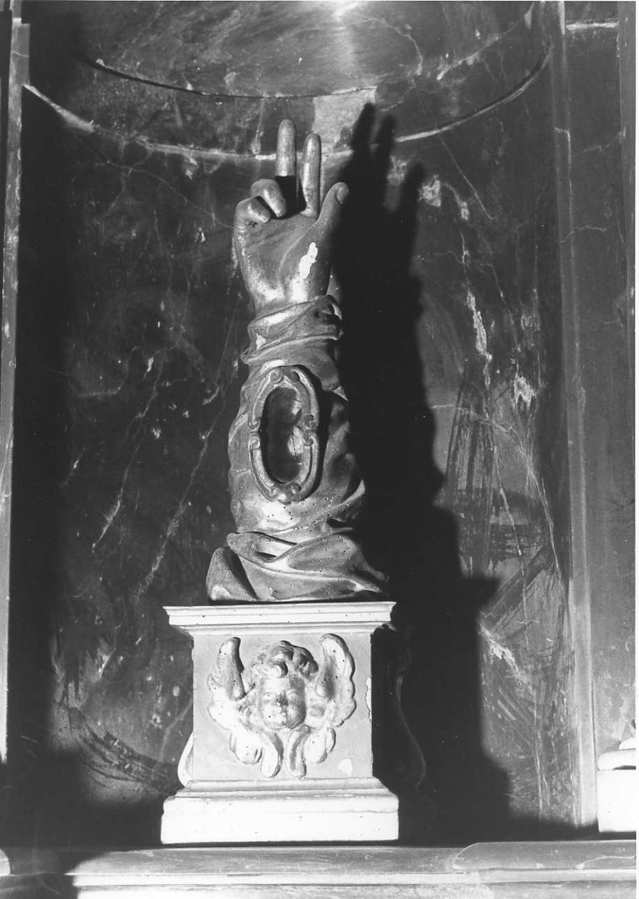 braccio (reliquiario antropomorfo - a braccio, opera isolata) di Botto Pietro (attribuito) (sec. XVII)