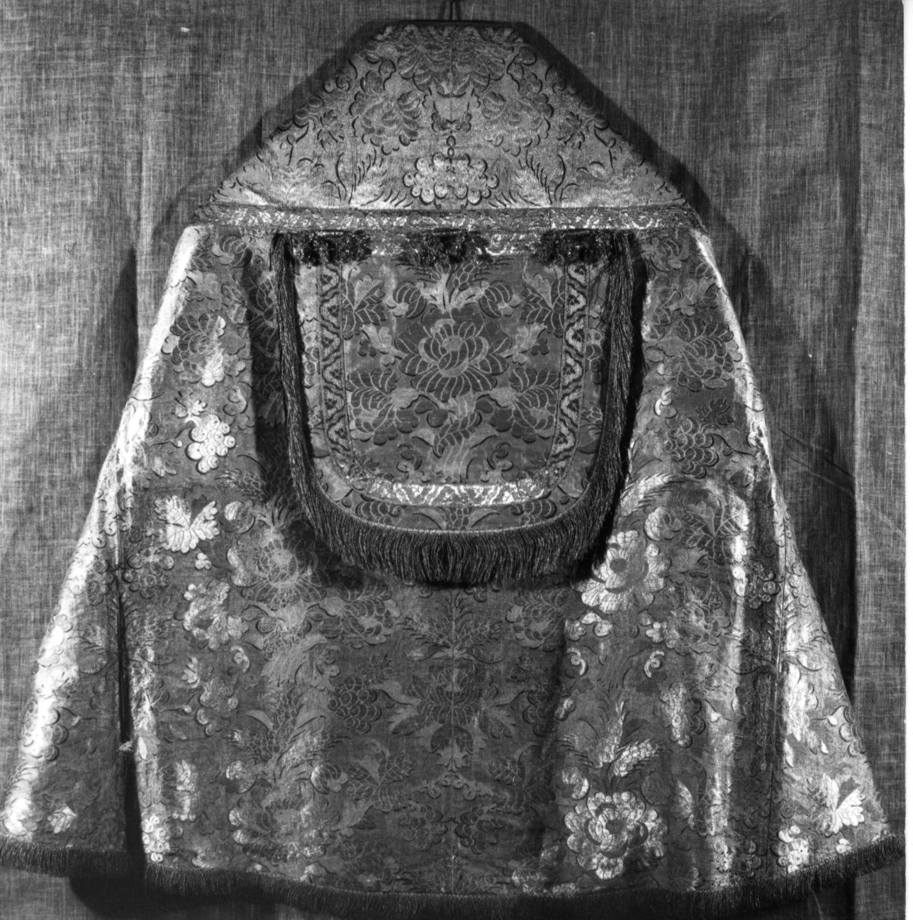 paramento liturgico, insieme - manifattura lionese (terzo quarto sec. XVIII)
