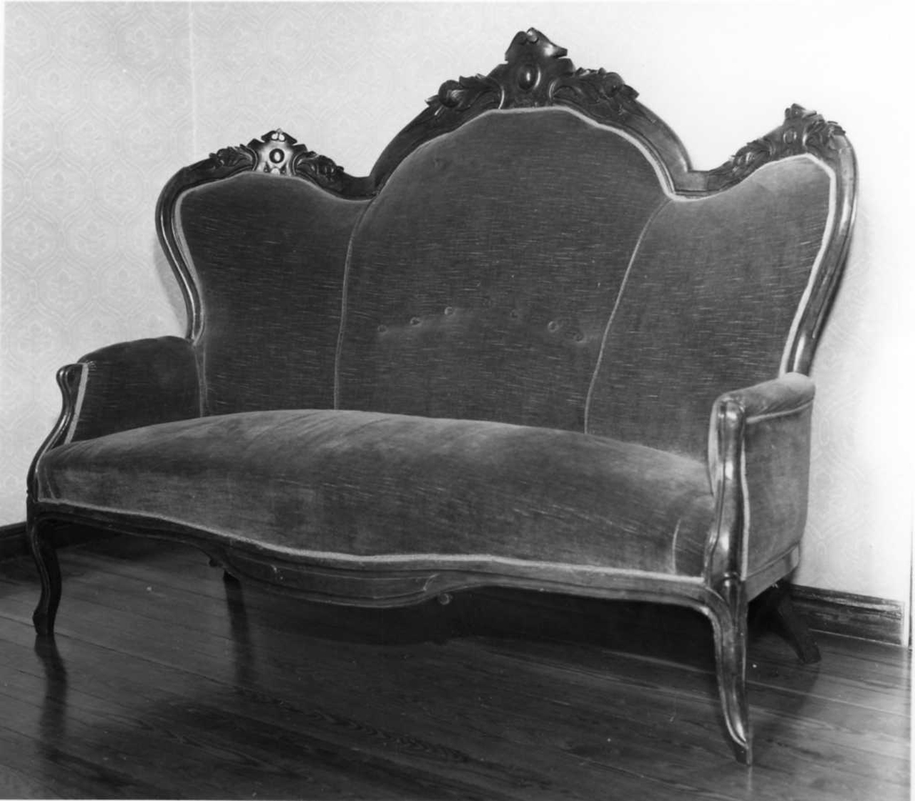 divano, opera isolata - bottega novarese (seconda metà sec. XIX)
