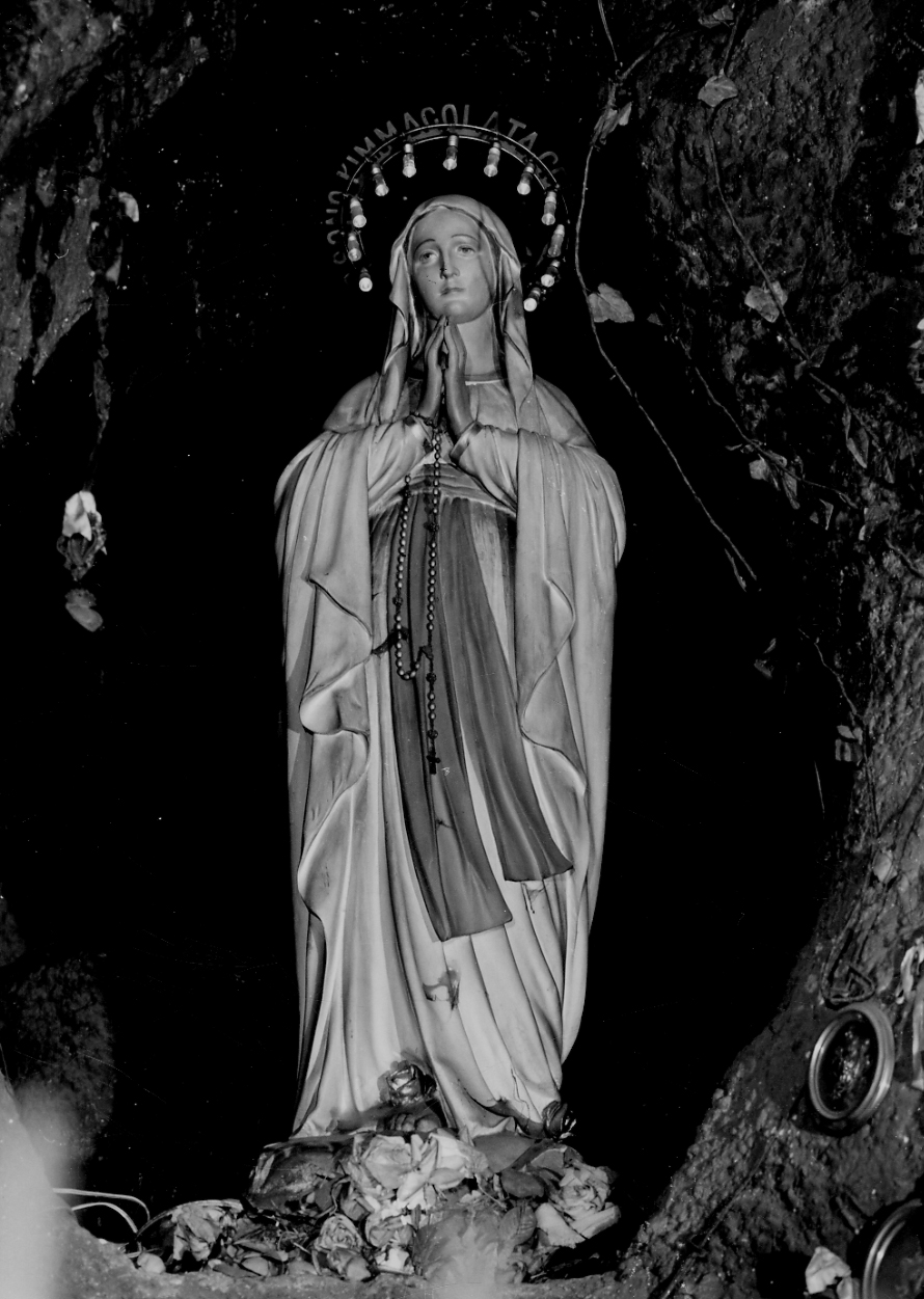Madonna di Lourdes (statua, opera isolata) di Borgogno Fratelli (inizio sec. XX)