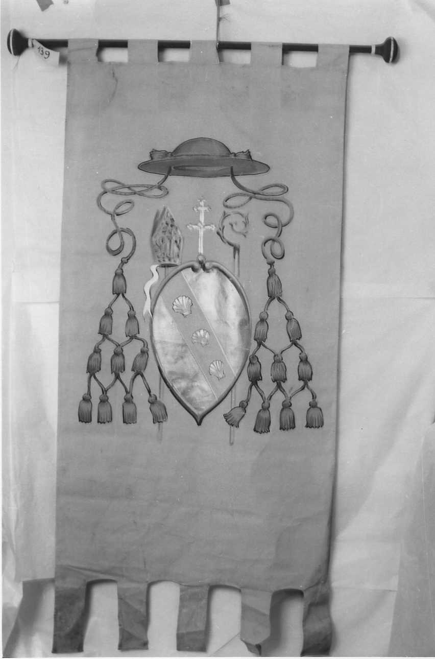 stemma arcivescovile di Giulio Cesare Bergera (stendardo processionale, opera isolata) - ambito piemontese (terzo quarto sec. XX)