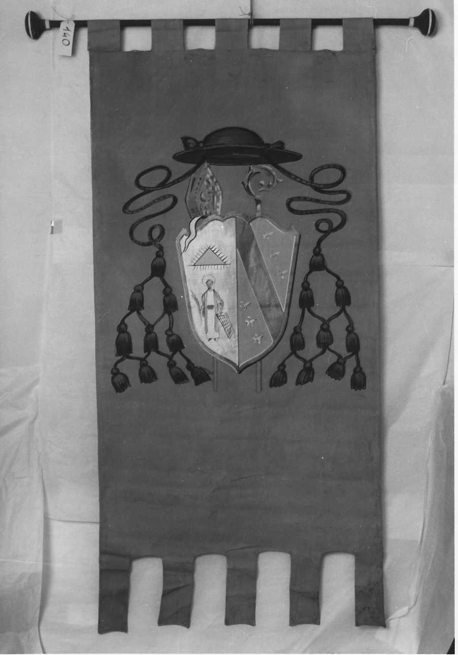 stemma arcivescovile di Lorenzo Gastaldi (stendardo processionale, opera isolata) - ambito piemontese (terzo quarto sec. XX)