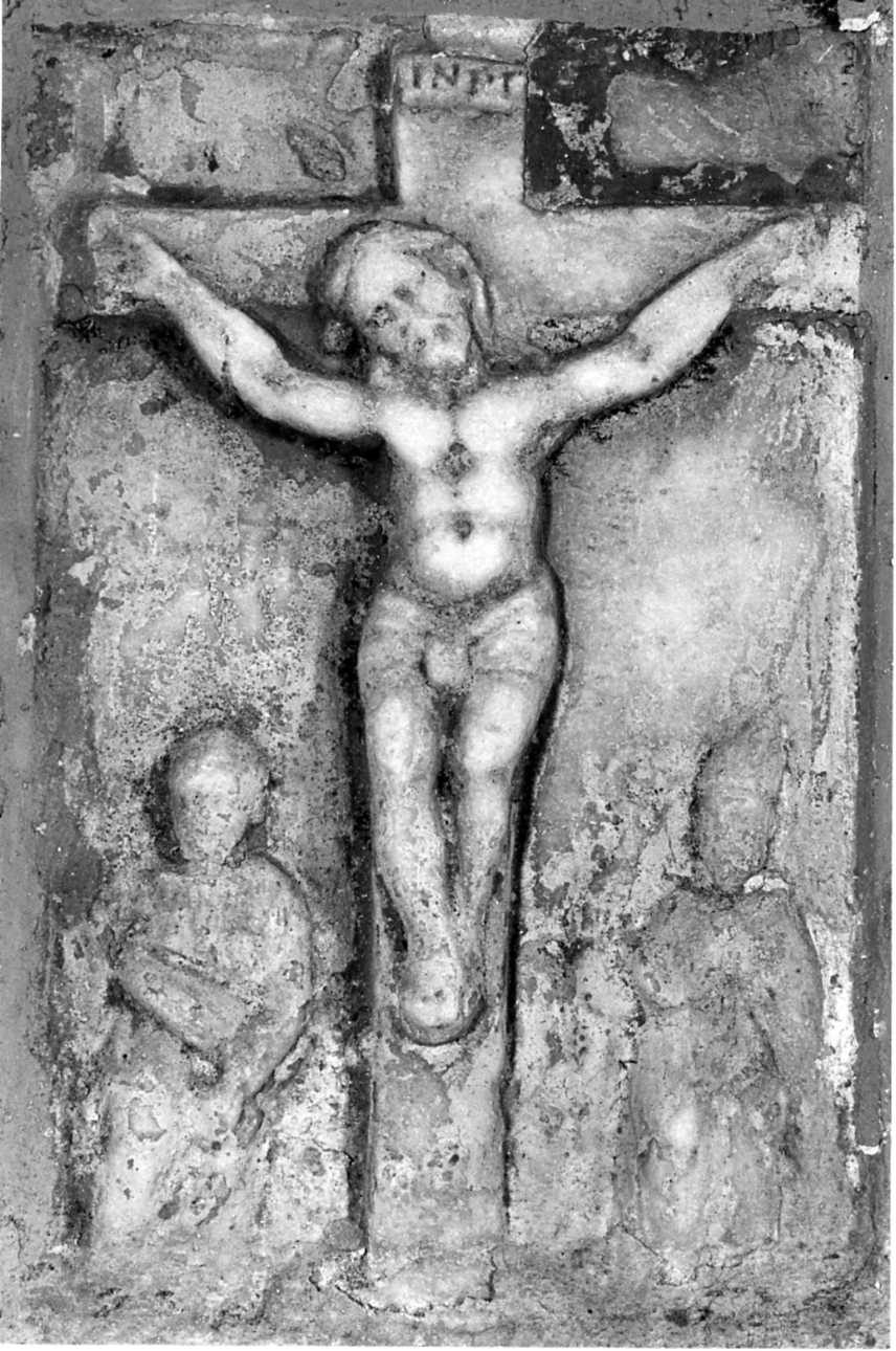 crocifissione di Cristo con santi (rilievo, opera isolata) - bottega piemontese (prima metà sec. XVI)