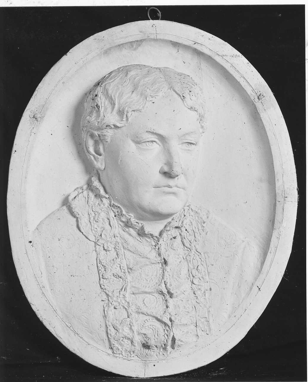 ritratto di donna a mezzo busto (rilievo, opera isolata) di Della Vedova Pietro (seconda metà sec. XIX)
