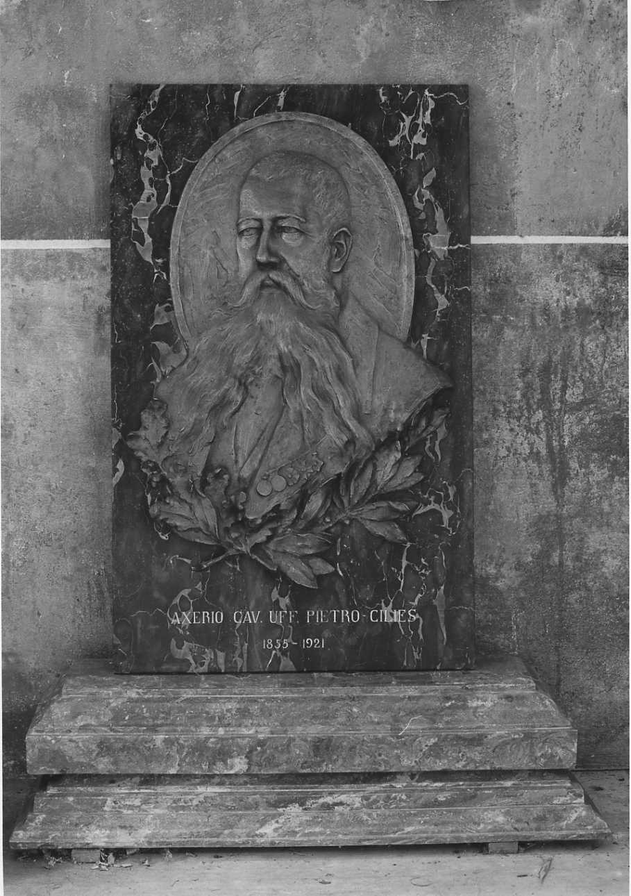 ritratto a mezzo busto di Pietro Cilies Axerio (lapide tombale, opera isolata) - ambito piemontese (primo quarto sec. XX)