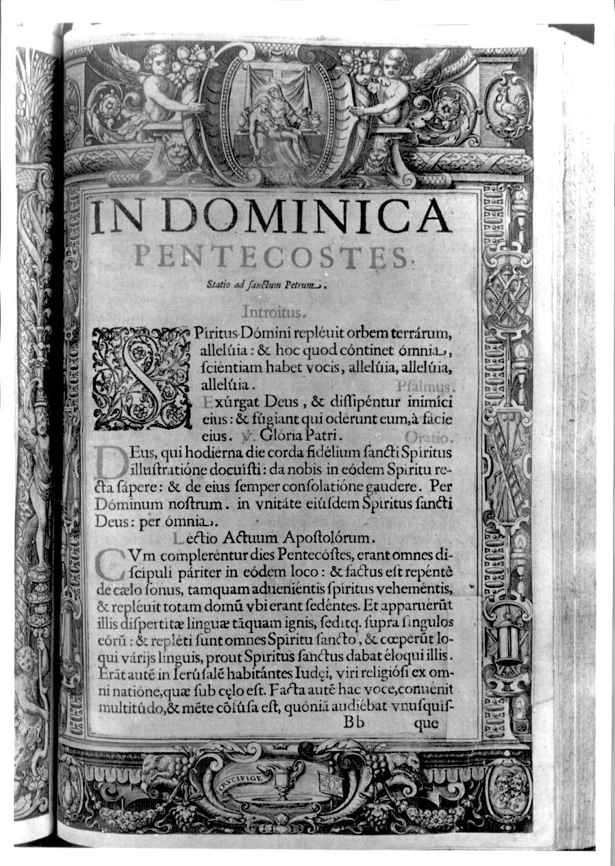 cornice architettonica con motivi decorativi, simboli della Passione e Cristo in pietà (stampa) - ambito italiano (prima metà sec. XVII)