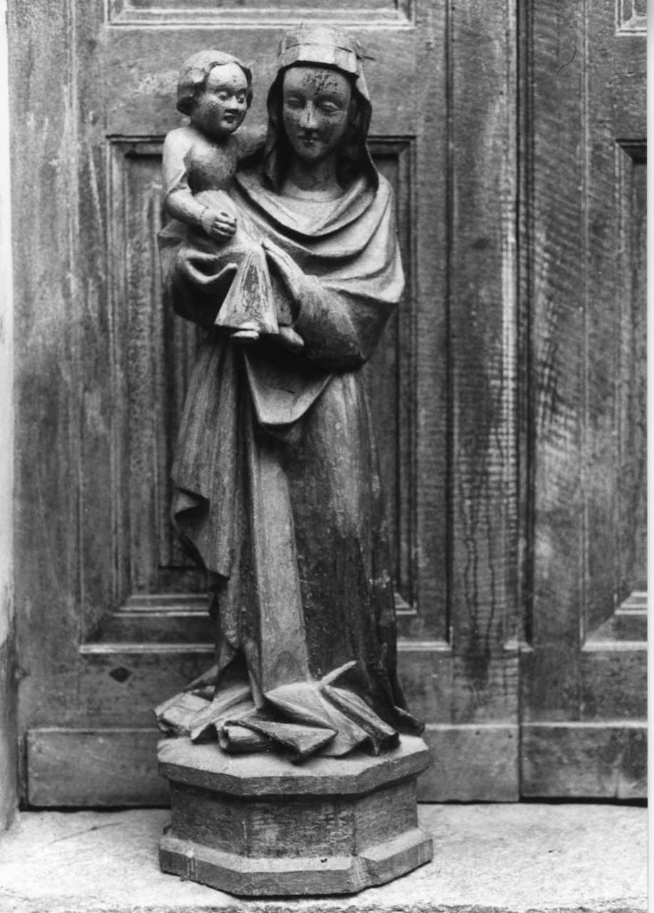 Madonna con Bambino (statua, opera isolata) - bottega piemontese (prima metà sec. XVI)