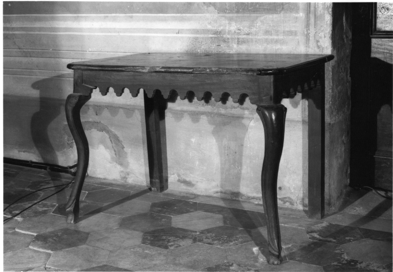 tavolino, opera isolata - bottega piemontese (sec. XVIII)