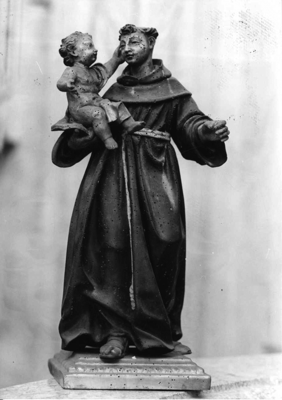 Sant'Antonio da Padova con il bambino (statua, opera isolata) - bottega piemontese (fine/inizio secc. XVII/ XVIII)