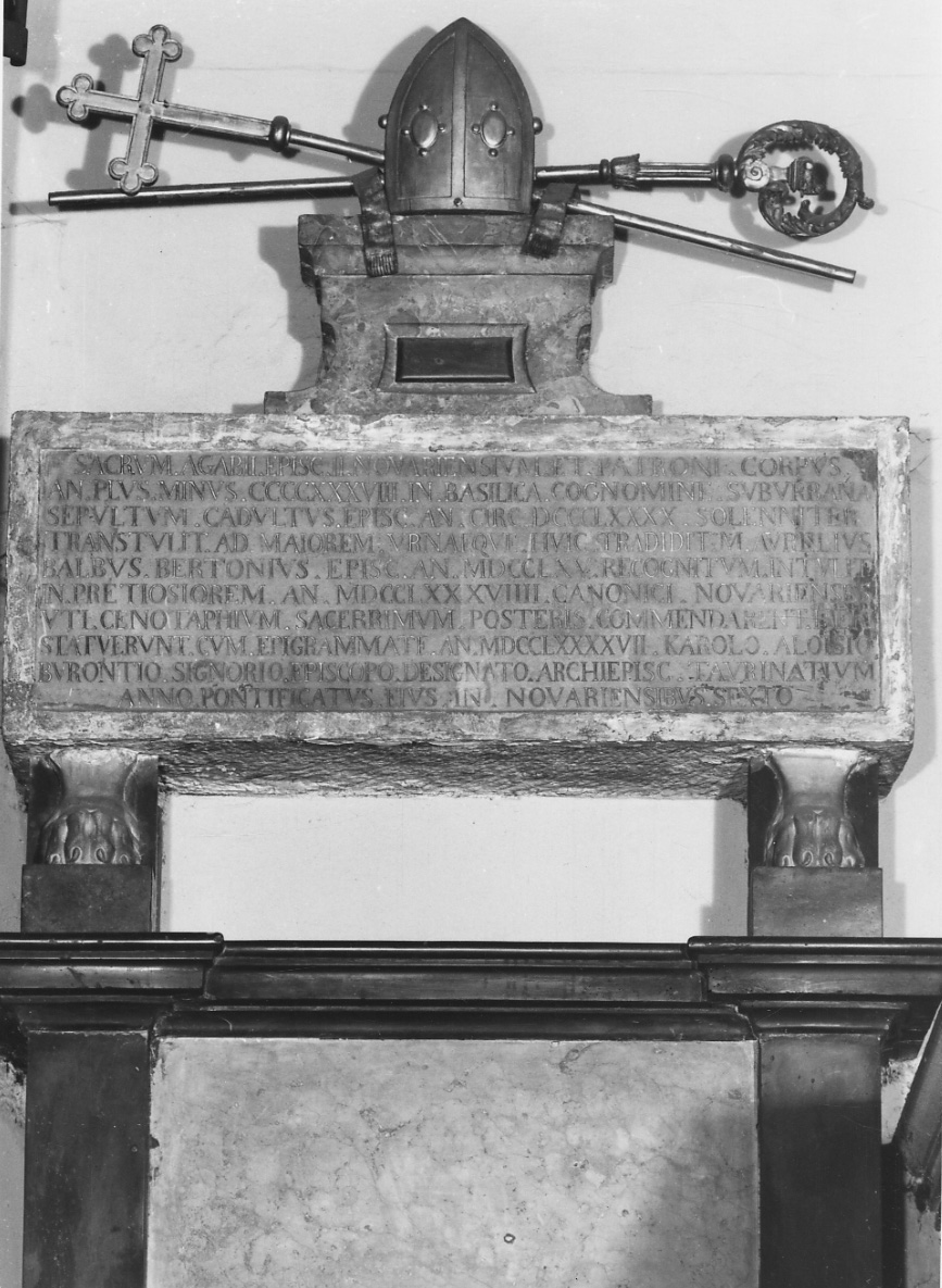 urna - a sarcofago, opera isolata - bottega novarese (seconda metà sec. IX, sec. XVIII)