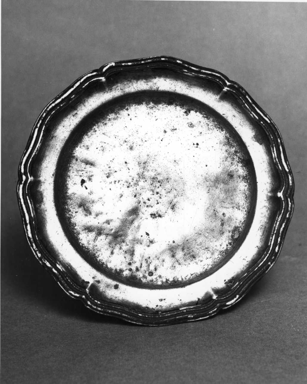piatto, opera isolata - bottega novarese (fine sec. XVIII)