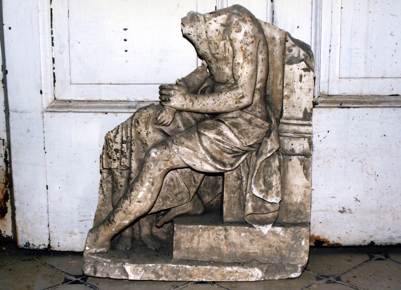 uomo seduto (rilievo, frammento) - bottega napoletana (secondo quarto sec. XIX)
