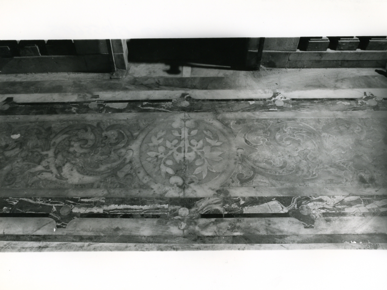 motivi decorativi geometrici (pavimento) di Lazzari Jacopo (sec. XVII)