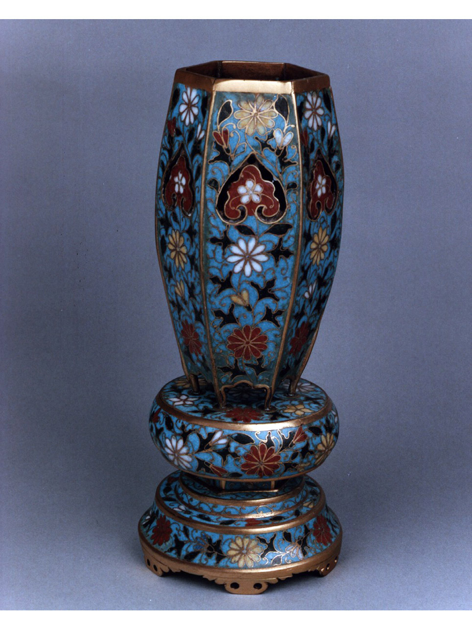 motivi decorativi vegetali stilizzati (vasetto) - manifattura cinese (prima metà sec. XVI)