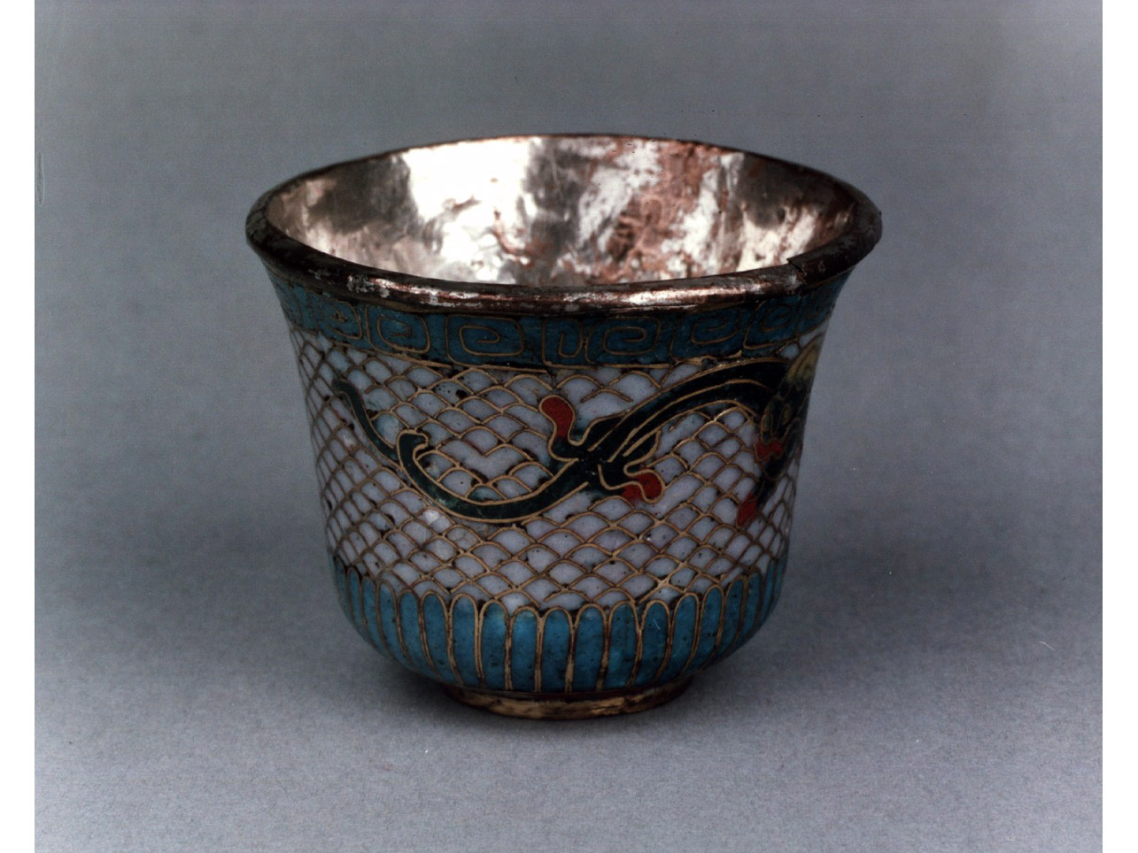 motivi decorativi geometrici (coppetta) - manifattura cinese (prima metà sec. XVI)