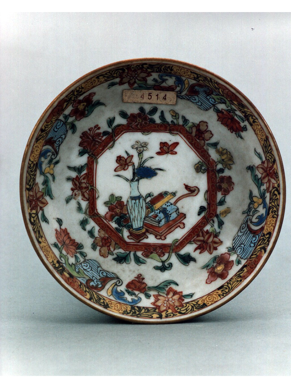 motivi decorativi floreali (piattino) - manifattura cinese (secondo quarto sec. XVIII)