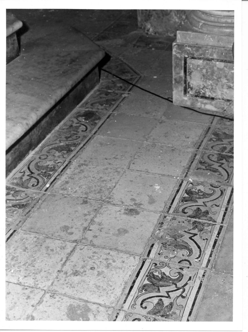 motivi decorativi vegetali stilizzati (pavimento a mattonelle) - bottega Italia meridionale (secc. XVIII/ XIX)